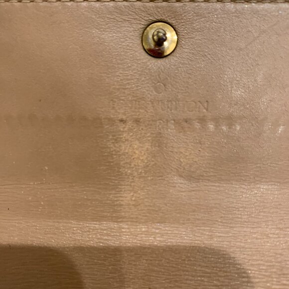 Louis Vuitton Beige Vernis Sara Wallet (used, some peeling) - Picture 12 of 16